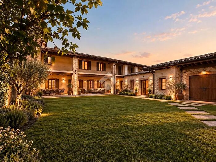 Casa con 5 locali in vendita in Via Santa Maria, Cologne