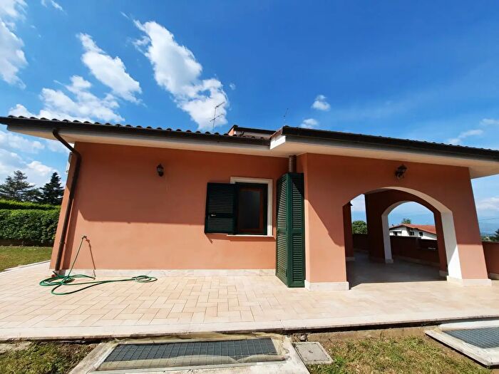 Casa con 6 locali in affitto in Via Giro dei Pini, Capena
