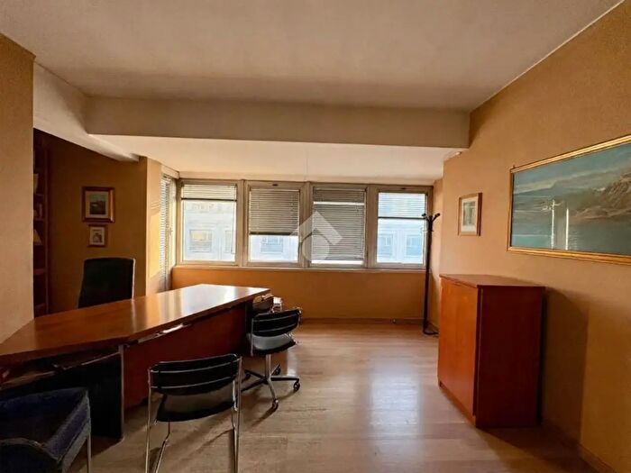 Appartamento con 6 locali in vendita in Via Bartolomeo Bosco, Genova