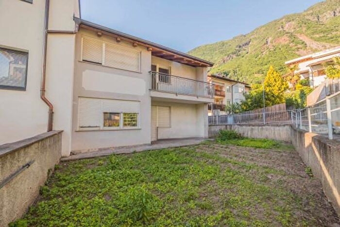 Casa con 5 locali in vendita in Via Verano, Postal