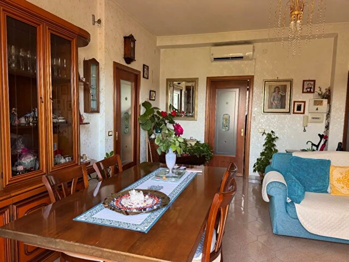 Appartamento quadrilocale in vendita in Via Enrico Verson, Roma