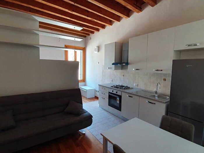 Appartamento monolocale in affitto in Centro, Lendinara