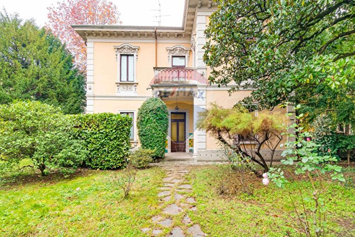 Casa con 9 locali in vendita in Via Leonardo da Vinci, Busto Arsizio