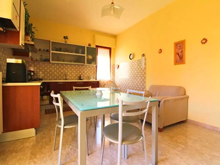 Casa con 5 locali in vendita in Via Crisologo, Pescara