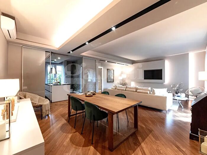 Appartamento quadrilocale in vendita in Via della Vittoria, Vedano Al Lambro