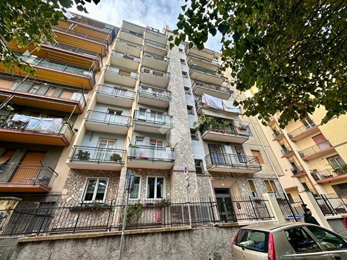 Appartamento trilocale in vendita in Via Martiri della Deportazione, Savona