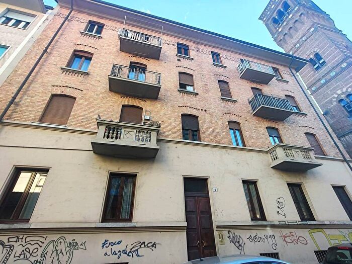 Appartamento bilocale in affitto in Via Rivarolo, Aurora, Torino