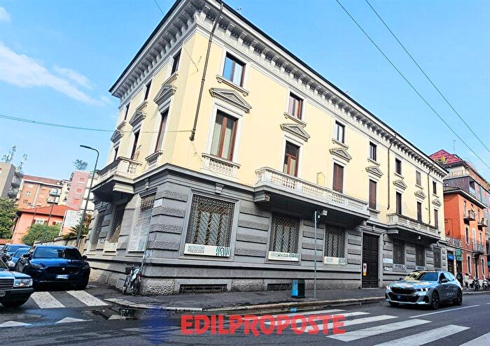 Appartamento quadrilocale in vendita in Via Pellegrino Rossi, Milano