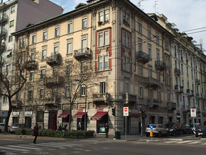 Appartamento trilocale in affitto in Via Andrea Solari, Solari, Milano