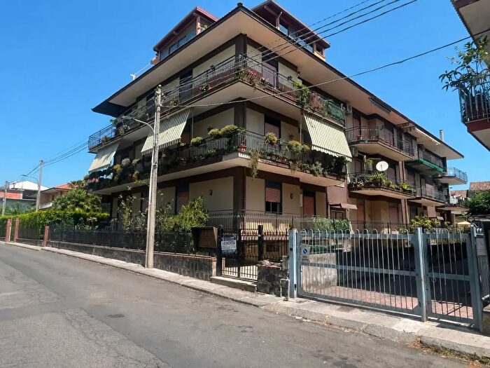 Appartamento con 5 locali in vendita in Via Guglielmo Oberdan, Fiumefreddo Di Sicilia
