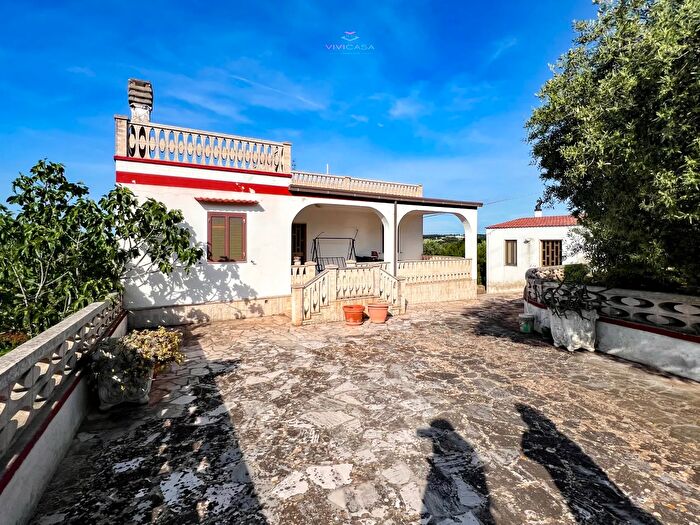 Casa trilocale in vendita in Strada Comunale Spine Rossine Putignano, Putignano