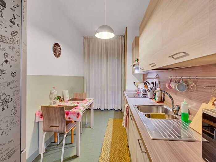 Appartamento trilocale in affitto in Via Simone Martini, Famagosta, Milano