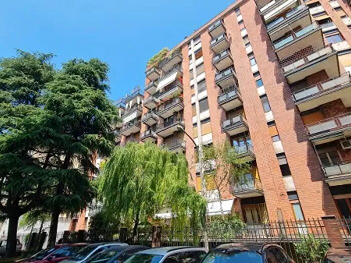 Appartamento quadrilocale in affitto in Via Edoardo Bassini, Milano