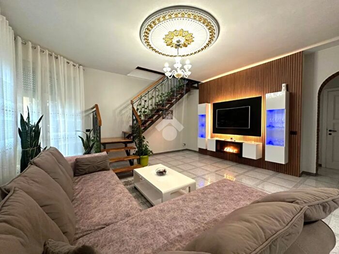 Appartamento quadrilocale in vendita in Via a Locatelli, Martinengo