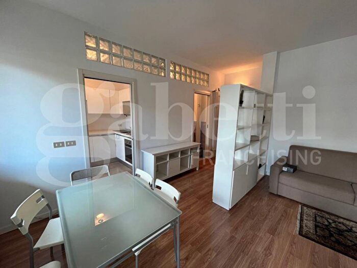 Appartamento monolocale in affitto in Via dei Fiordalisi, Lorenteggio, Milano