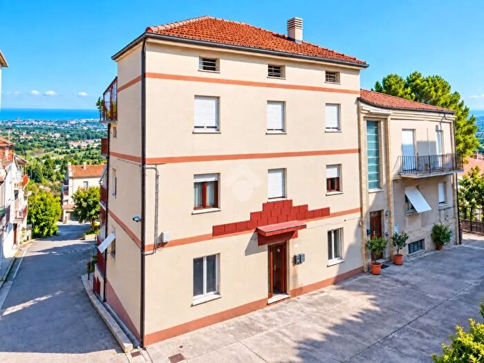 Appartamento trilocale in vendita in Via Dante Alighieri, Monte Urano