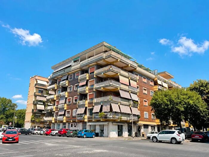 Appartamento quadrilocale in vendita in Via Mar Arabico, Roma