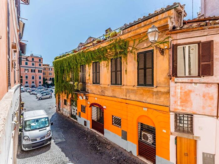 Appartamento bilocale in affitto in Via della Gensola, Trastevere, Roma