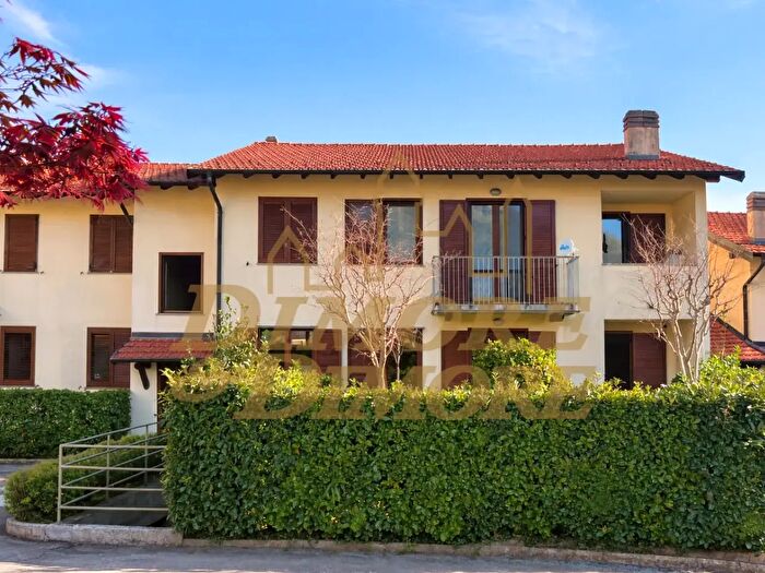 Appartamento quadrilocale in vendita in Via al Giona, Maccagno con Pino e Veddasca