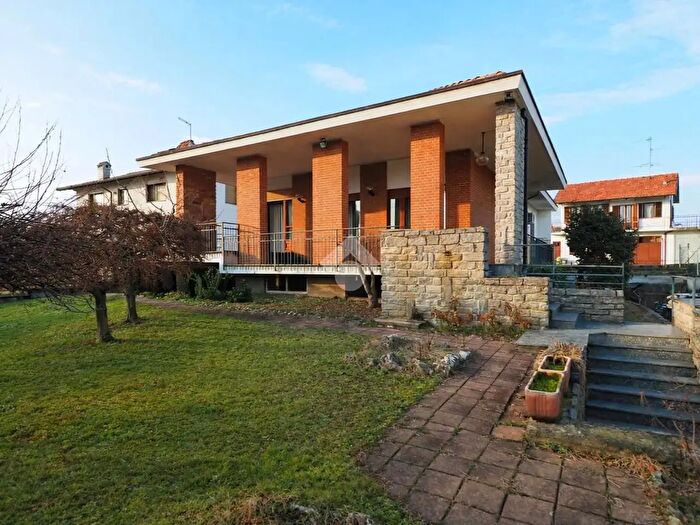 Casa con 5 locali in vendita in Via Milano, Cossato