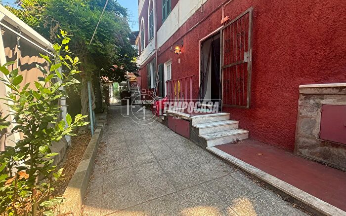 Appartamento trilocale in vendita in Genova