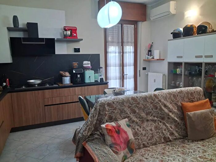 Appartamento bilocale in vendita in Via dei Platani, Garbagnate Milanese