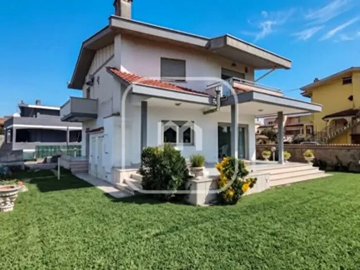 Casa con 6 locali in vendita in Via Luigi Gonzaga, Anzio