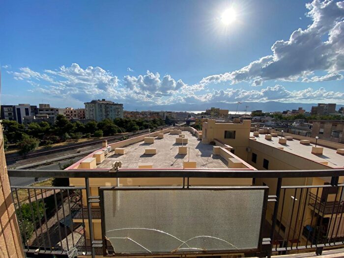 Appartamento trilocale in vendita in Via del Gelsomino Trav, Reggio Calabria
