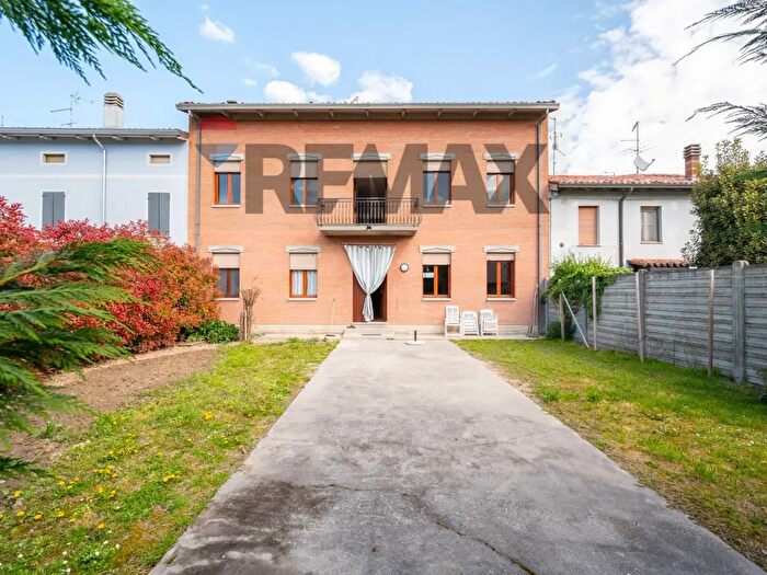 Casa con 6 locali in vendita in Frattini, Dosolo