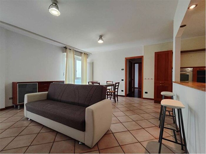 Appartamento trilocale in affitto in Viale Newton, Alberti Galilei, Ravenna