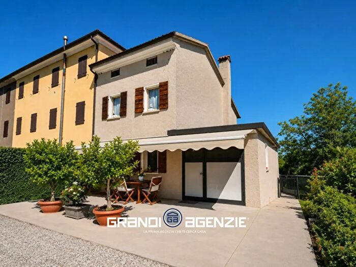 Casa trilocale in vendita in Via Eligio Porcu, Giavera Del Montello