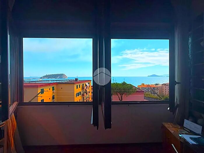 Appartamento trilocale in vendita in Via Severino Boezio, Napoli