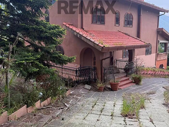 Casa con 20 locali in vendita in Contrada Caculla, Monreale