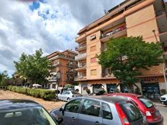 Appartamento quadrilocale in affitto in Viale Tito Labieno, Appio Claudio Statuario, Roma