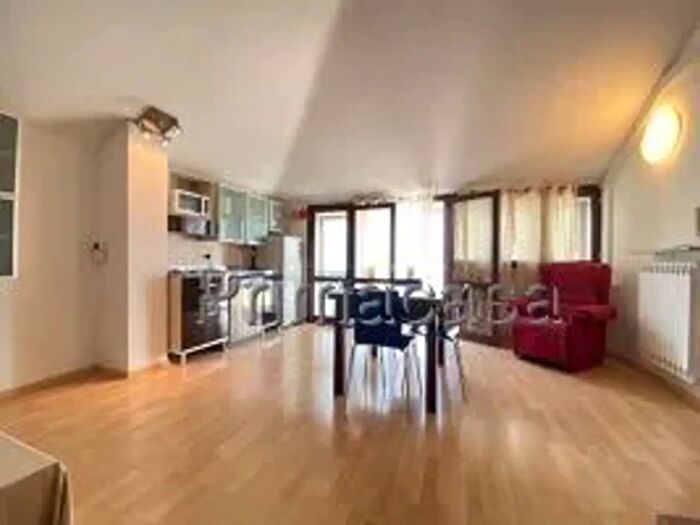 Appartamento trilocale in affitto in Via SantEurosia, Legnago