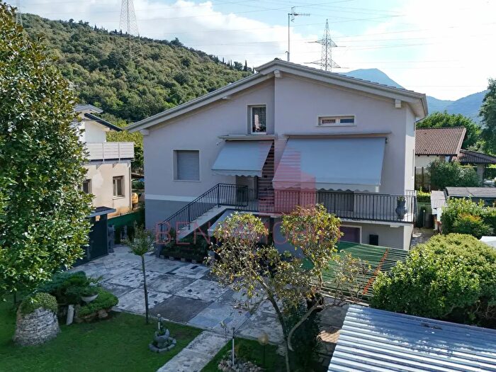 Casa quadrilocale in vendita in Via Zanardelli, Nave