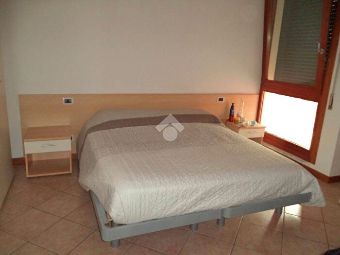 Appartamento trilocale in affitto in Centro, Resana