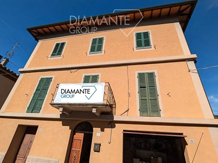 Casa con 10 locali in vendita in Citta Della Pieve