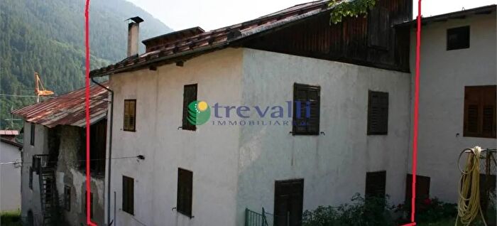 Casa con 10 locali in vendita in Commezzadura