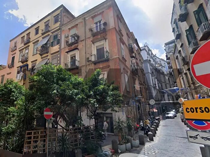 Appartamento quadrilocale in vendita in Vico Mondragone, Napoli