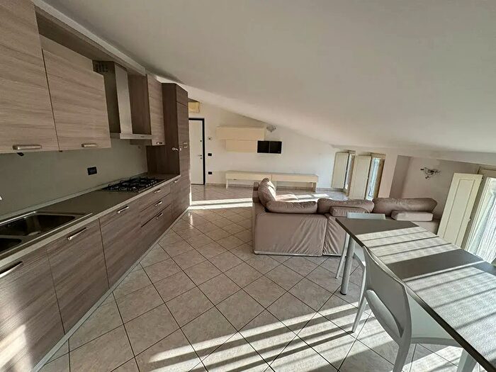 Appartamento trilocale in vendita in Via Cesare Battisti, Ghedi