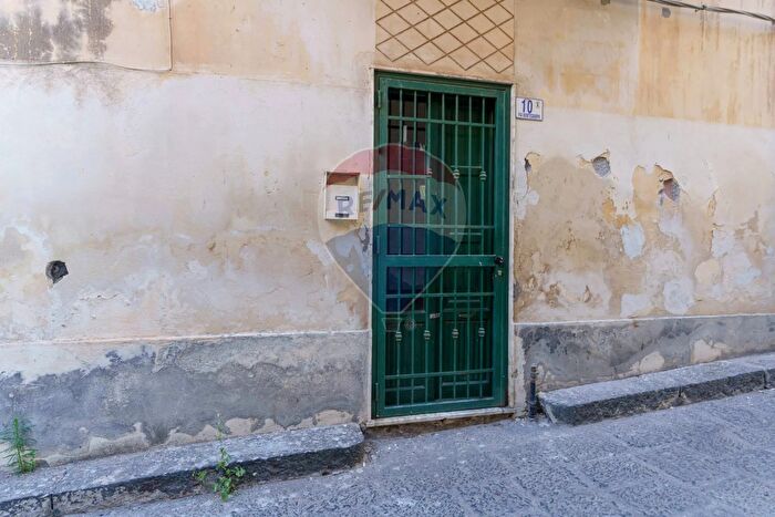Casa con 6 locali in vendita in Motta SantAnastasia