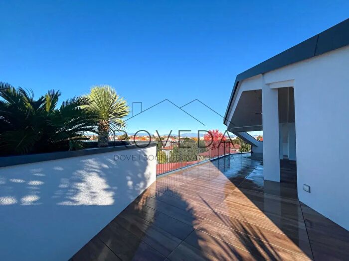 Appartamento con 5 locali in vendita in Via Montello, Treviso