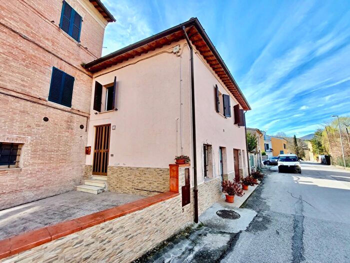 Casa con 10 locali in vendita in San Michele, Fabriano