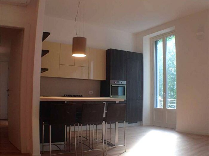 Appartamento trilocale in affitto in Via Morgagni, Morgagni, Milano