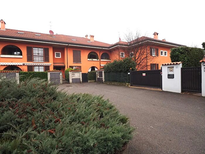 Appartamento con 5 locali in vendita in Via Meda, Inzago