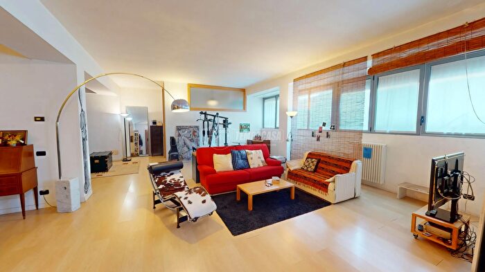 Appartamento trilocale in vendita in Via Monte Grappa, Como