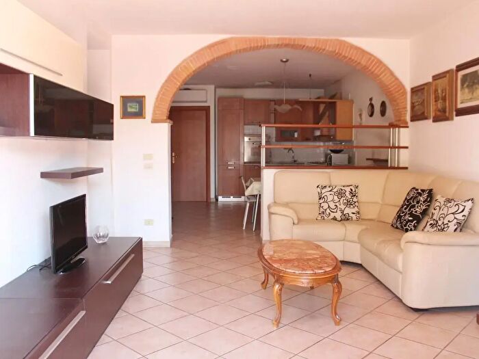 Casa con 5 locali in affitto in Buti