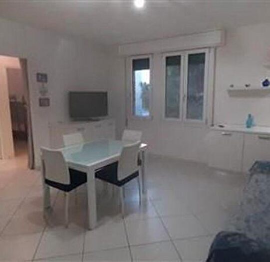 Appartamento trilocale in vendita in Viale Giacomo Leopardi, Comacchio