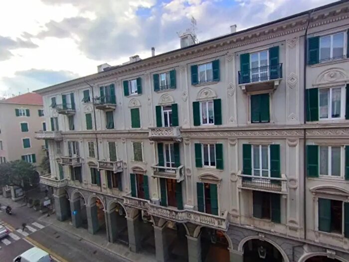 Appartamento con 5 locali in vendita in Via Pietro Paleocapa, Savona